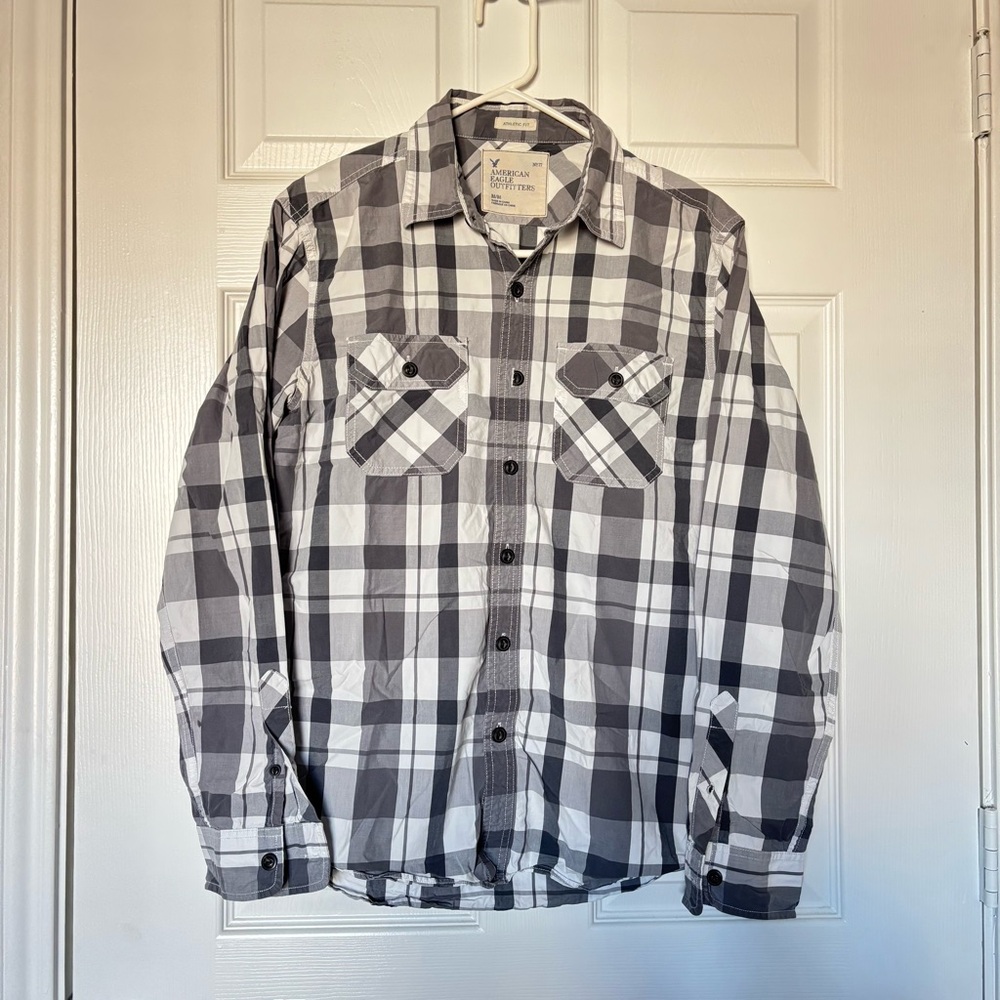 AMERICAN EAGLE OUTFITTERS FLANNEL SHIRT 
size M
